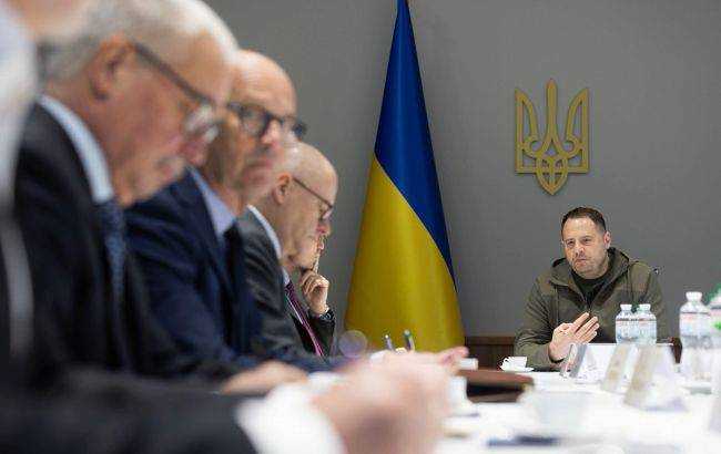 Єрмак обговорив з дипломатами Скандинавських країн ситуацію на фронті