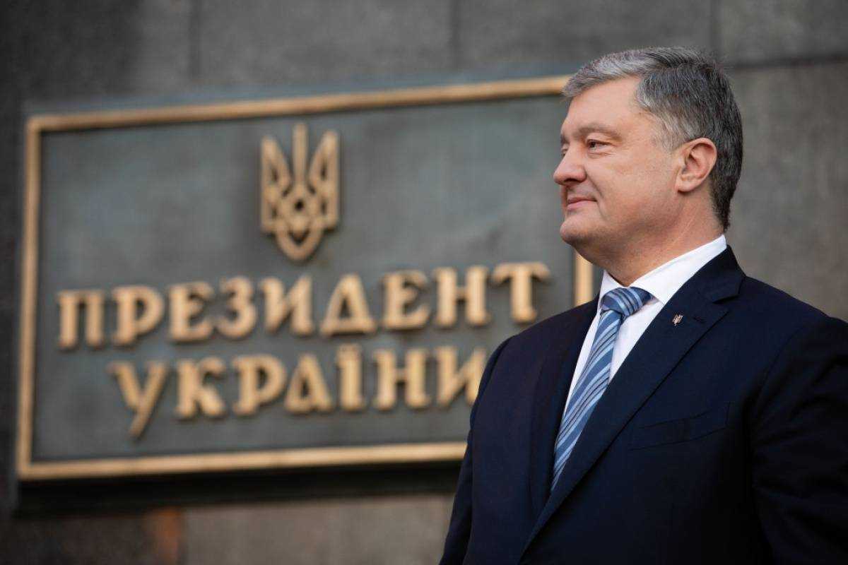 Порошенко до сих пор не подписал закон о языке