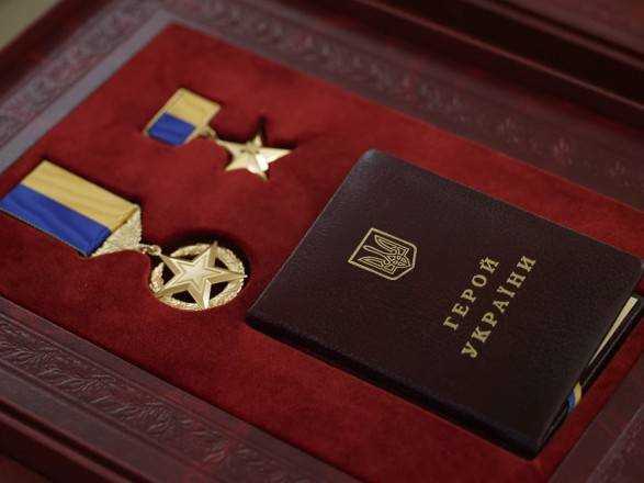 Президент присвоїв звання Героя розвіднику, який підняв прапор у Снігурівці