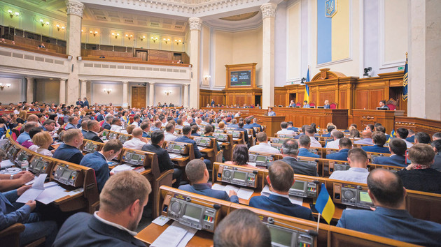 Почему "Слуги" дружно голосуют в Раде: журналисты показали знаковую переписку