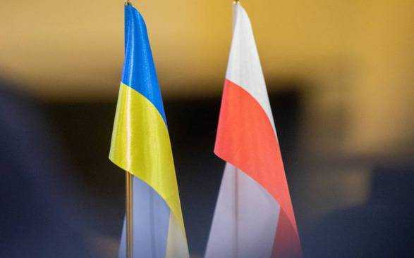 Польща відмовляється від стягнення податків з українських біженців, які працюють віддалено