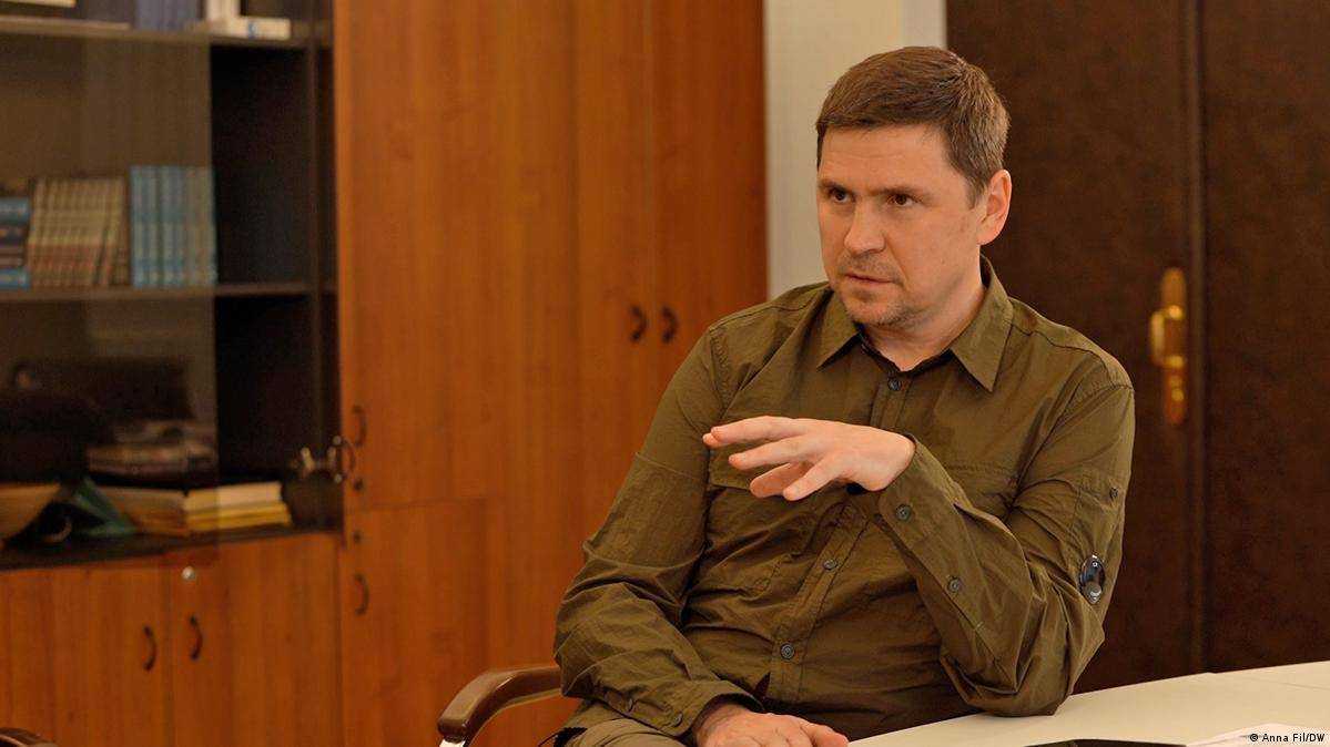 Подоляк заявив: те, що росія є ядерною державою – не зупинить Україну у захисті своїх територій