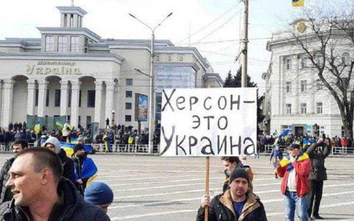 В Херсоні рашисти вимагають піднімати на суднах прапор Росії - документ