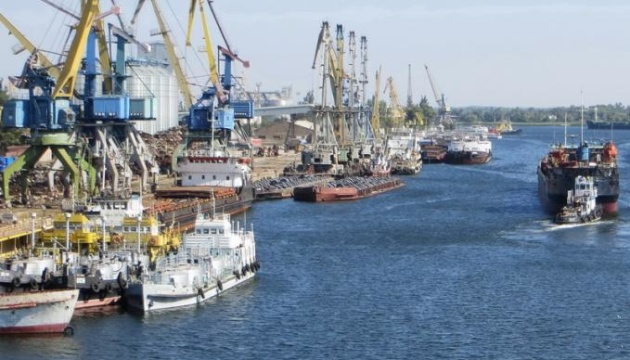 В Херсоне из-за обстрела в Днепр попали нефтепродукты из-за обстрела