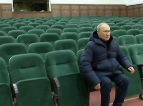 В разведке намекнули, что вместо путина в Мариуполь, вероятно, поехал двойник