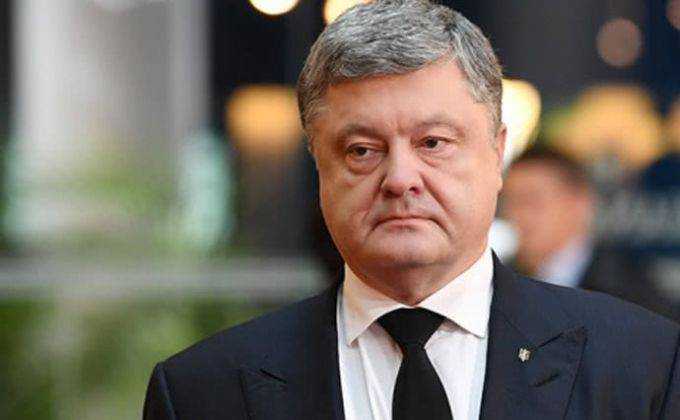 У Порошенка дорікнули Зеленському, що поїхав до Туреччини