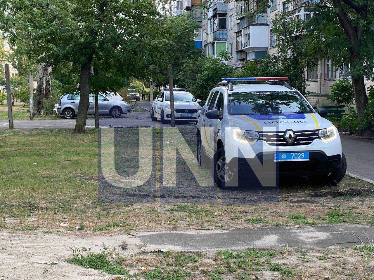 Увірвався до квартири та порізав ножем двох жінок: у Києві чоловік скоїв жорстокий напад