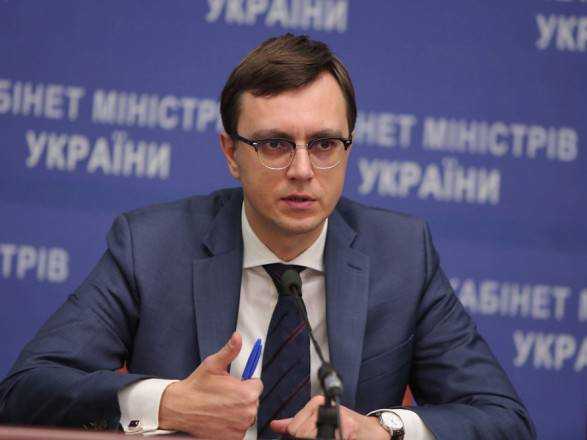В Мининфраструктуры назвали зарплату Омеляна за март