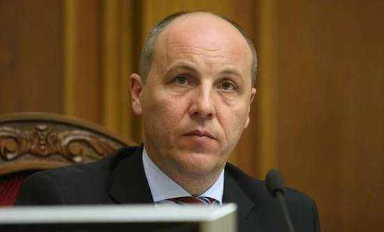 Скандал в Раде: Парубию на стол принесли наручники