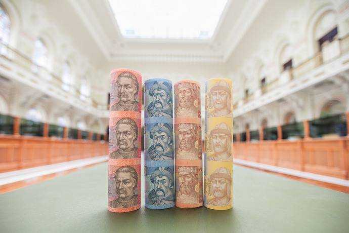 Гривня укрепилась к 3-летним максимумам
