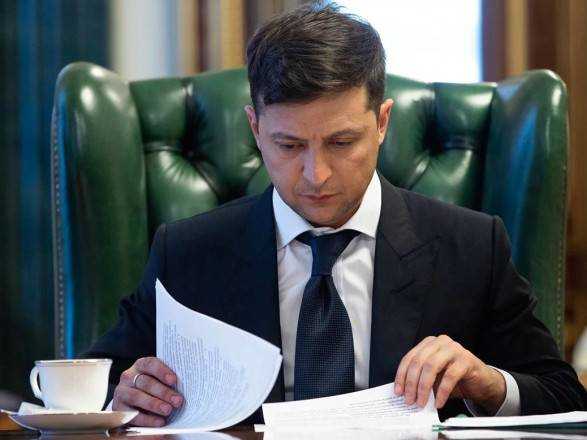 Зеленский подписал закон по обеспечению лечения COVID-19