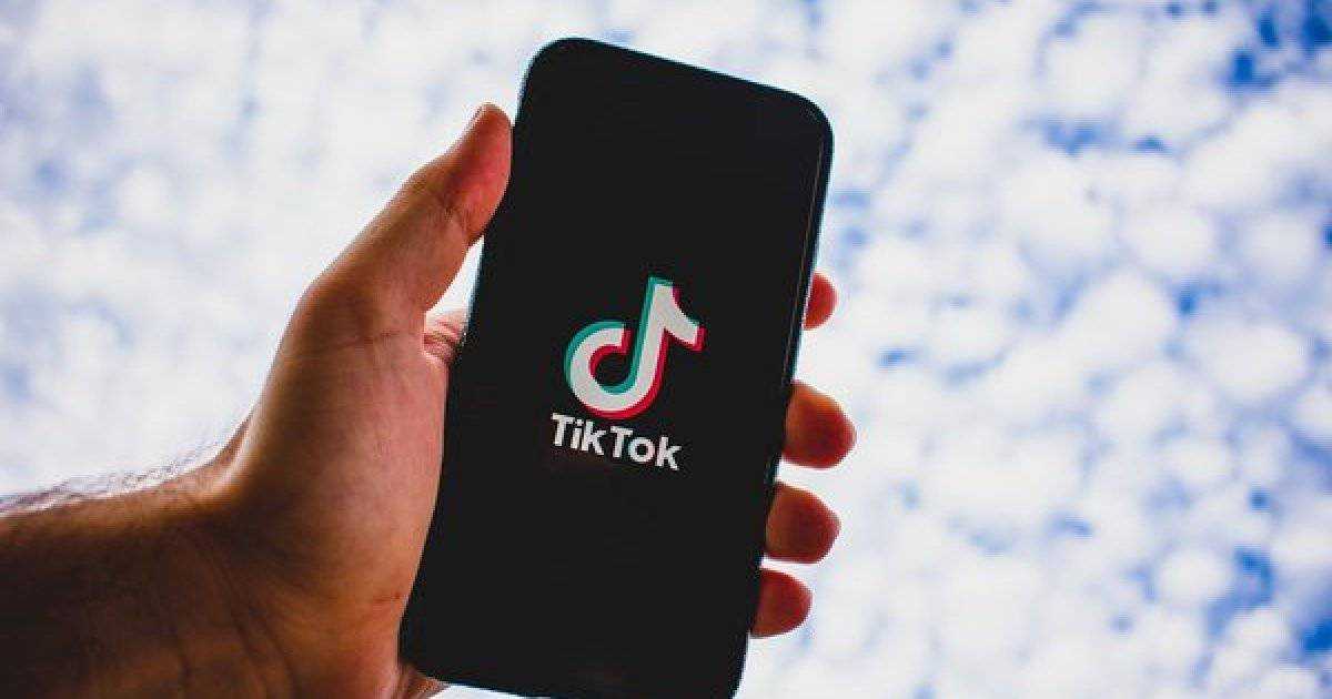 TikTok заборонить дітям дивитись та вести стріми