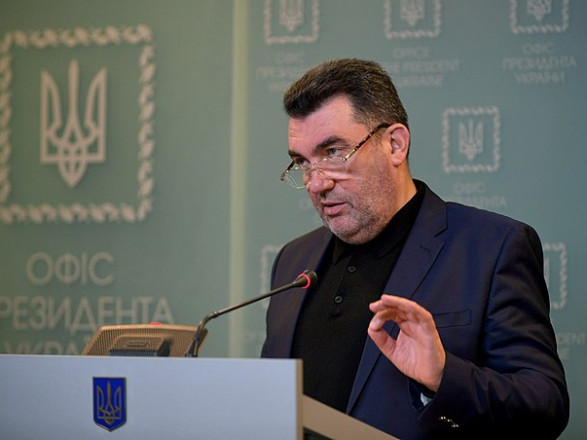 Под ковром никто ни с кем договариваться не собирается: Данилов о миротворческих усилиях Ватикана