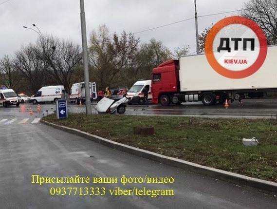 Разрубило половину лица: в Киеве произошло смертельное ДТП