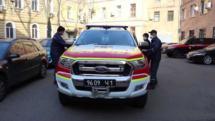 "Не выходите на улицу без необходимости, надевайте маски". По Украине поехали спецавто, которые напоминают о правилах карантина