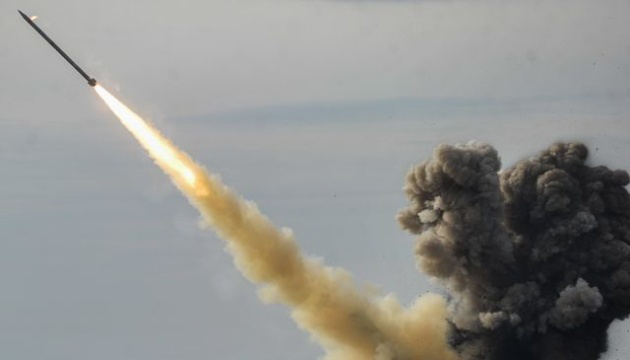 В Україні масштабна повітряна тривога: користувачі соцмереж повідомляють про звуки вибухів у Києві