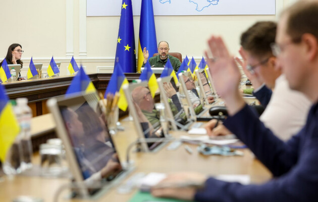 Шмыгаль назвал 10 приоритетных направлений Кабмина на 2023 год