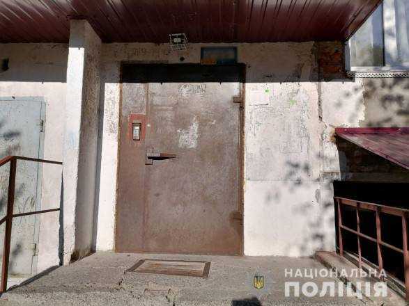 В Ровно женщине перерезали горло в ее квартире, подозреваемого задержали
