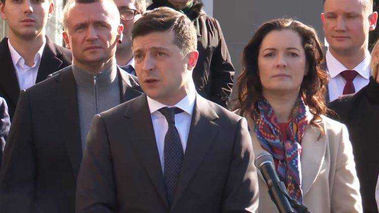 Зеленский пообещал не закрывать больницы и заявил, что украинцы ничего не знают о медреформе