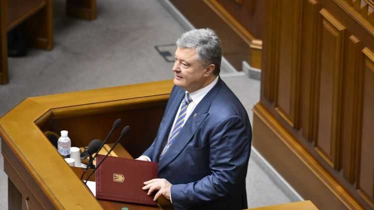 Порошенко бежал от вопроса о выходках его сына на концерте российского рэпера