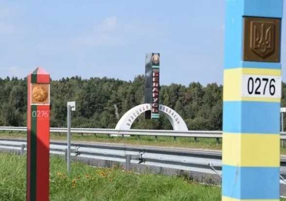 Зеленський відповів на петицію щодо скасування безвізу з білоруссю