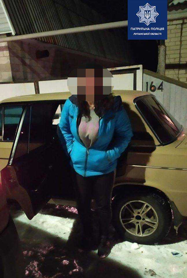 В центре Лисичанска пьяная женщина с 5-летним ребенком на "Жигулях" устроила дикие гонки