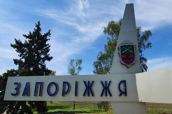 Россияне атаковали Запорожье: горит инфраструктура