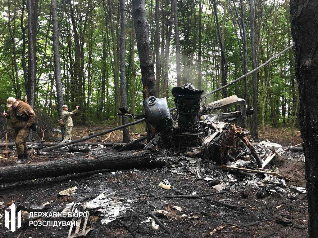 Названы первые версии катастрофы вертолета в Ровенской области