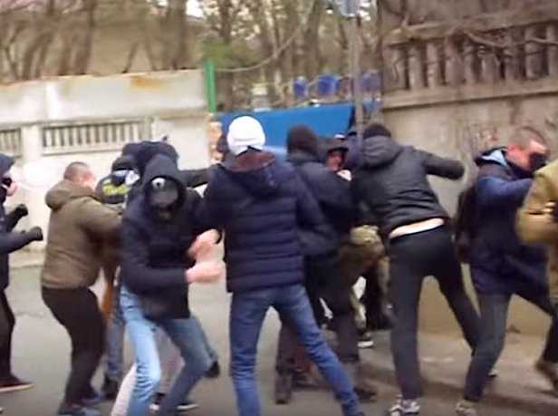 Драка на избирательном участке в Донецкой области