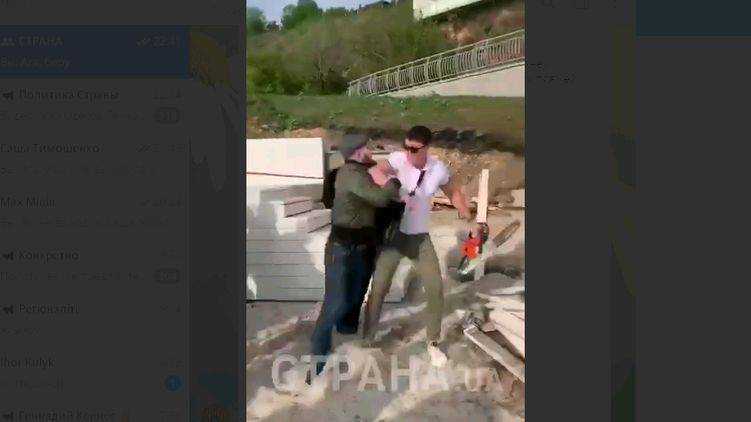 Драка в масках. Появилось видео столкновений на одесском пляже