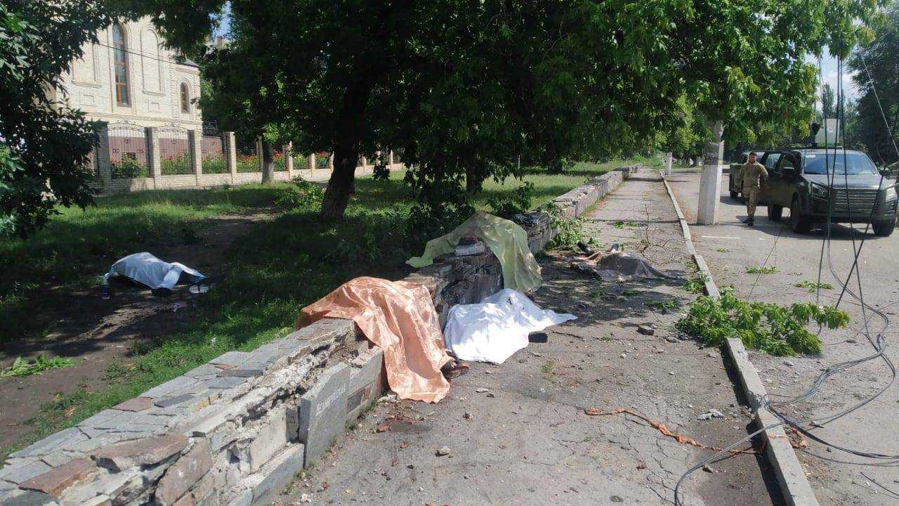Годину тому ворог обстріляв Торецьк Донецької області. Є загиблі та поранені