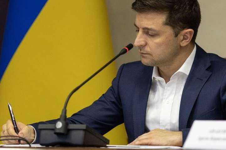 Хрипел и кашлял: опубликовано видео с больным Зеленским