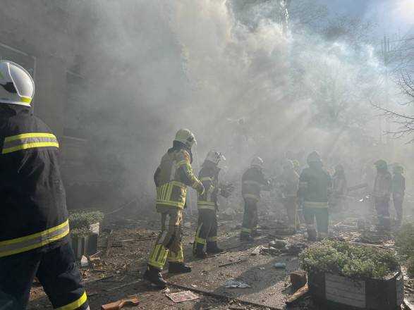 Атака дронів на Київ: з-під завалів будинку дістали тіло загиблої жінки - Кличко