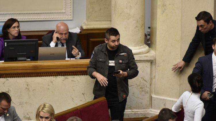 Почему не могут исключить Бужанского и Дубинского из фракции "Слуга народа"