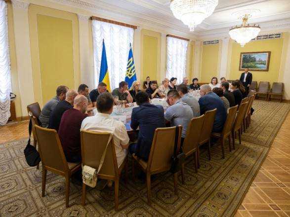 Зеленский встретился с семьями пленных украинцев