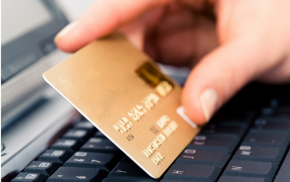 Как в Украине берут кредиты на чужое имя