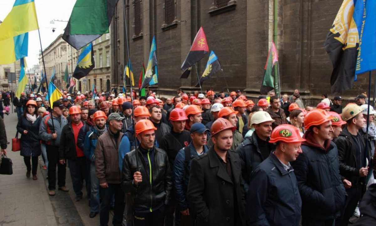 Кабмин выделил 300 млн на долги шахтерам