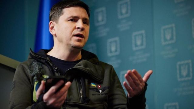"Не просто так говорим о Крыме": Подоляк купил билет "Киев – Симферополь"