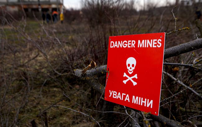 В Херсонской области мужчина подорвался на мине, раненого нашли жители села
