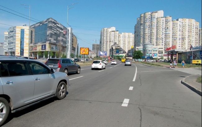 С завтра в Киеве почти на месяц ограничат движение на Днепровской набережной