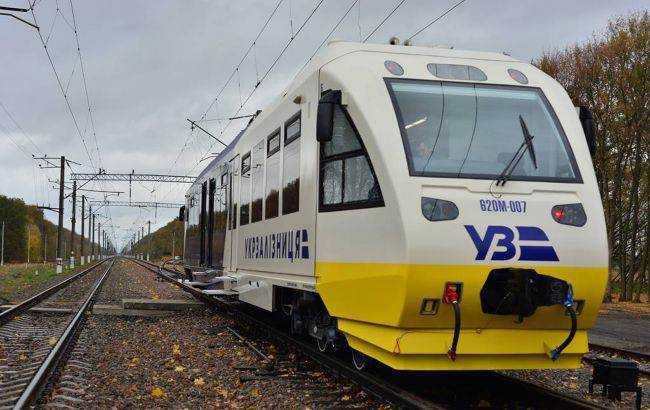 У Боярці п'яний співробітник Укрзалізниці влаштував шалений затор: водії пішли будити натовпом