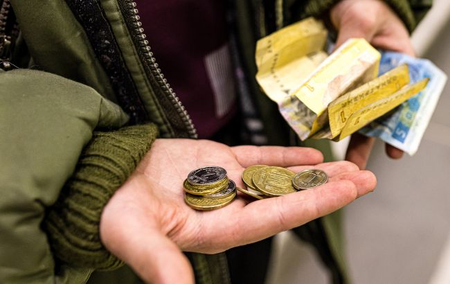 В Украине во время войны могут списать долг за коммуналку: кого это касается