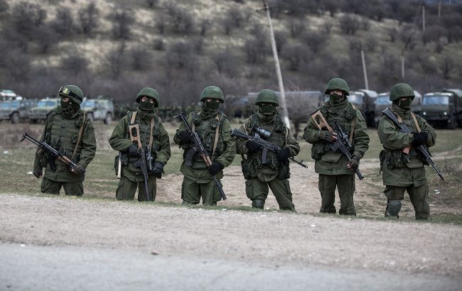 Россияне укрепляют оборону вокруг аэродрома в Бердянске: спутниковые снимки