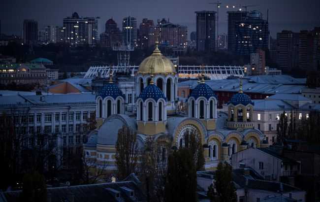 Киян закликали запастись вогнегасниками через відключення світла