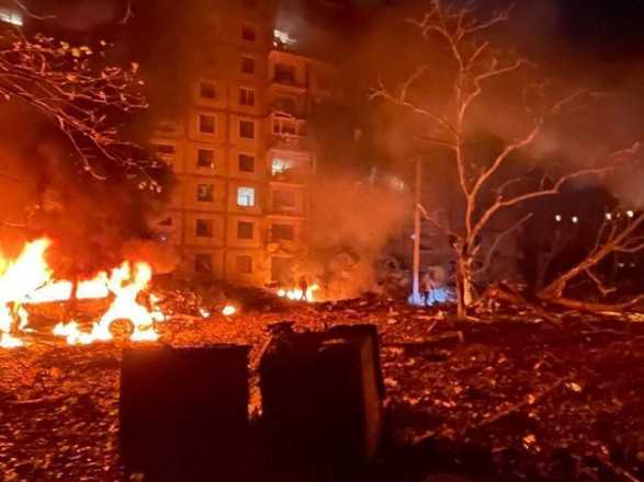 Запоріжжя у вогні: у ДСНС показали наслідки нічних ракетних обстрілів