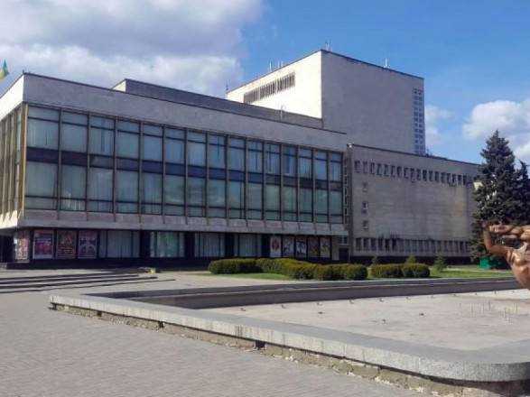 В Днепре отпустили из-под карантина артистов оперного театра