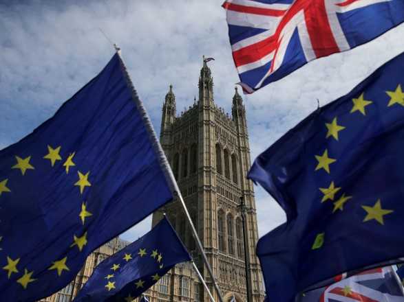 Британский парламент одобрил закон о новой отсрочке Brexit
