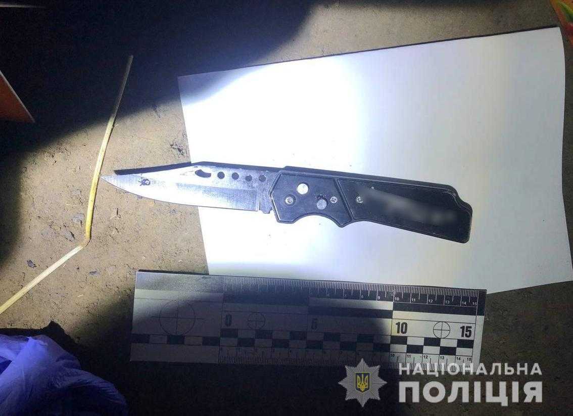 Завдав 11 ударів ножем: на Буковині за вбивство затримали 19-річного юнака