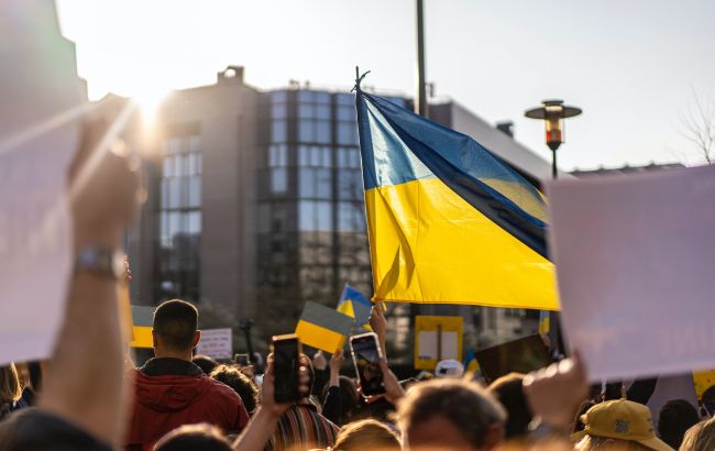Помощь продолжается. Как изменятся правила и выплаты для беженцев в разных странах