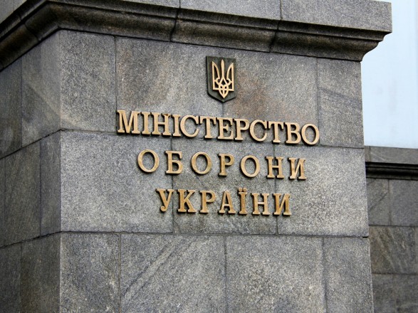 "Президент лучше знает возможности Резникова": военный эксперт объяснил, почему власть отказалась от смены министра обороны